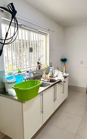 Casa à venda com 162m², 3 quartos e 2 vagas Casa à venda com 162m², 3 quartos e 2 vagasCozinha
