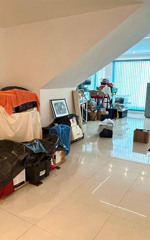 Casa à venda com 162m², 3 quartos e 2 vagas Casa à venda com 162m², 3 quartos e 2 vagasSala