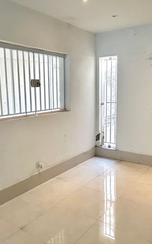 Casa à venda com 162m², 3 quartos e 2 vagas Casa à venda com 162m², 3 quartos e 2 vagasSala