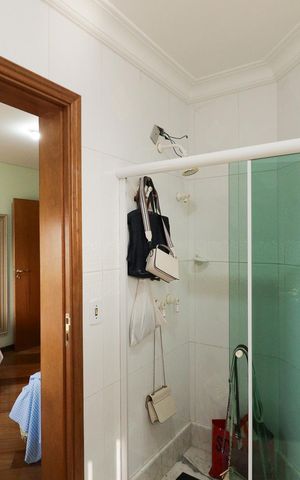 Apartamento para alugar com 365m², 5 quartos e 4 vagas Apartamento para alugar com 365m², 5 quartos e 4 vagasBanheiro da Suíte 2