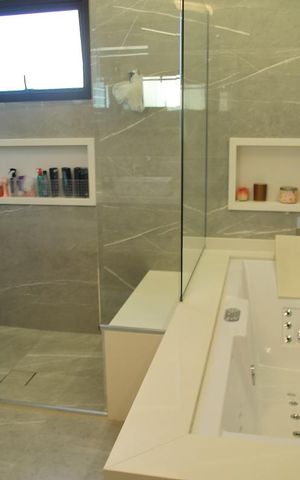 Casa à venda com 460m², 6 quartos e 4 vagasBanheiro  Suíte 1 ( master) 