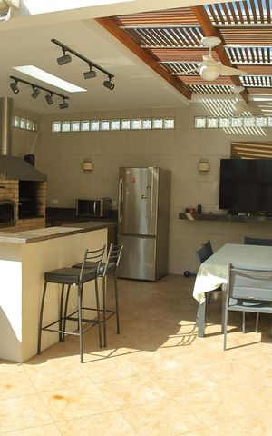 Casa à venda com 460m², 6 quartos e 4 vagasÁrea de convivência /Churrasco 