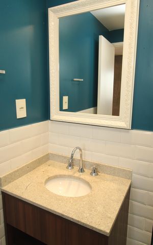 Apartamento à venda com 71m², 2 quartos e 2 vagasBanheiro Social