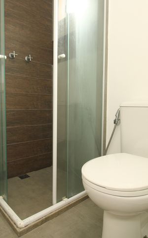 Apartamento à venda com 71m², 2 quartos e 2 vagasBanheiro da Suíte