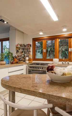 Casa para alugar com 430m², 6 quartos e 2 vagas Casa para alugar com 430m², 6 quartos e 2 vagasCasa 1 - Cozinha