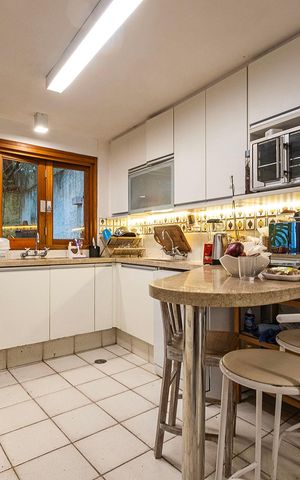 Casa para alugar com 430m², 6 quartos e 2 vagas Casa para alugar com 430m², 6 quartos e 2 vagasCasa 1 - Cozinha