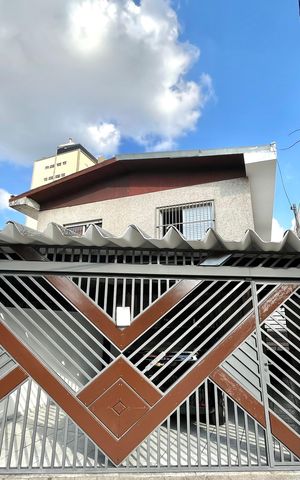 Casa à venda com 170m², 3 quartos e 2 vagasFachada