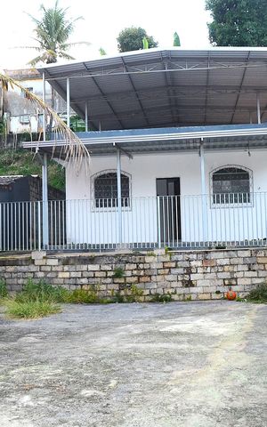 Casa à venda com 250m², 3 quartos e 6 vagasQuintal
