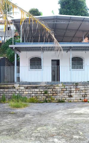 Casa à venda com 250m², 3 quartos e 6 vagasQuintal