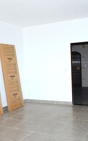 Casa à venda com 250m², 3 quartos e 6 vagasSala