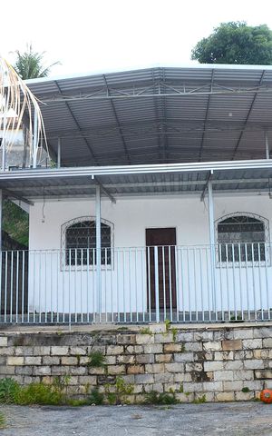 Casa à venda com 250m², 3 quartos e 6 vagasFachada