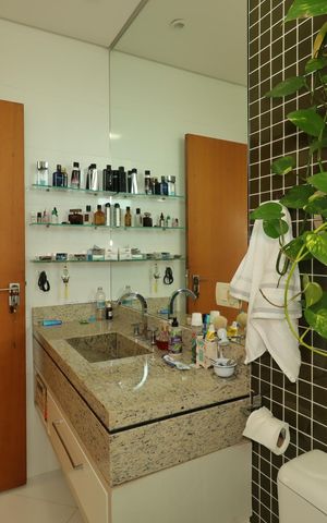 Casa à venda com 175m², 3 quartos e 2 vagasBanheiro da Suíte 1