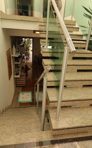 Casa à venda com 175m², 3 quartos e 2 vagasEscada