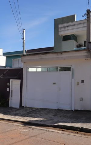 Casa à venda com 175m², 3 quartos e 2 vagasFachada