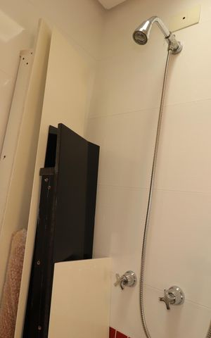 Casa à venda com 175m², 3 quartos e 2 vagasBanheiro da Suíte 2 - Chuveiro