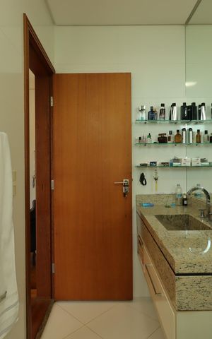 Casa à venda com 175m², 3 quartos e 2 vagasBanheiro da Suíte 1