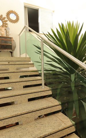 Casa à venda com 175m², 3 quartos e 2 vagasEscada