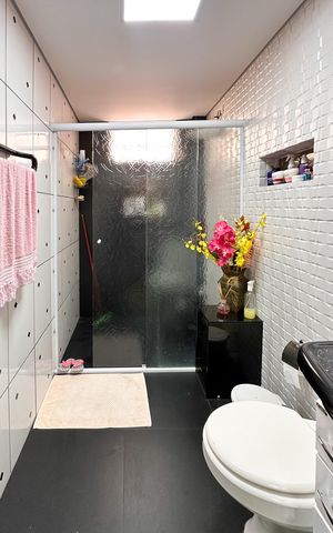 Apartamento à venda com 74m², 2 quartos e 1 vaga Apartamento à venda com 74m², 2 quartos e 1 vagaBanheiro Social