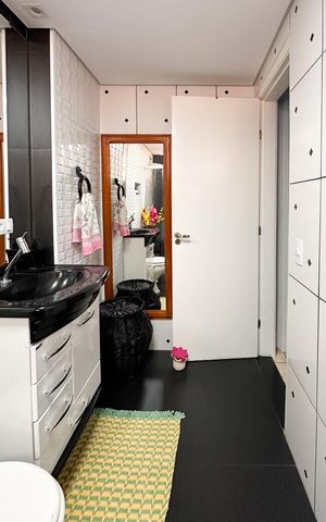 Apartamento à venda com 74m², 2 quartos e 1 vaga Apartamento à venda com 74m², 2 quartos e 1 vagaBanheiro Social
