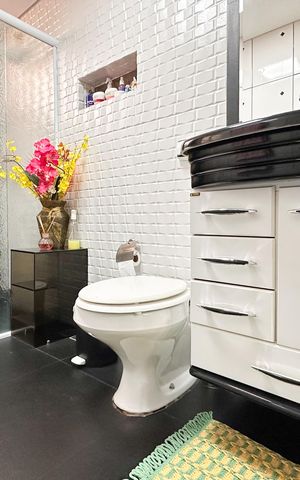 Apartamento à venda com 74m², 2 quartos e 1 vaga Apartamento à venda com 74m², 2 quartos e 1 vagaBanheiro Social