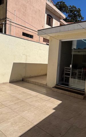 Casa à venda com 195m², 2 quartos e 2 vagas Casa à venda com 195m², 2 quartos e 2 vagasQuintal