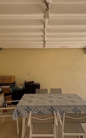 Casa à venda com 195m², 2 quartos e 2 vagas Casa à venda com 195m², 2 quartos e 2 vagasQuintal - Area de Serviço