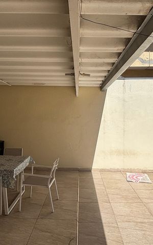 Casa à venda com 195m², 2 quartos e 2 vagas Casa à venda com 195m², 2 quartos e 2 vagasQuintal