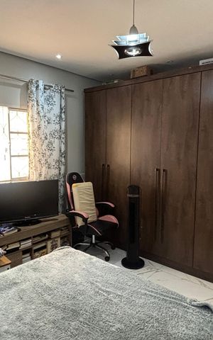 Casa à venda com 195m², 2 quartos e 2 vagas Casa à venda com 195m², 2 quartos e 2 vagasQuarto 2