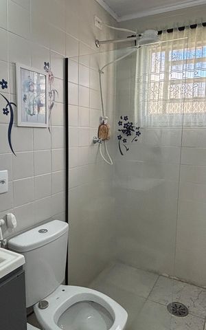 Casa à venda com 195m², 2 quartos e 2 vagas Casa à venda com 195m², 2 quartos e 2 vagasBanheiro