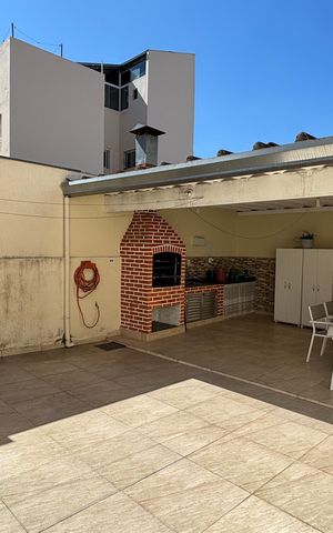 Casa à venda com 195m², 2 quartos e 2 vagas Casa à venda com 195m², 2 quartos e 2 vagasQuintal
