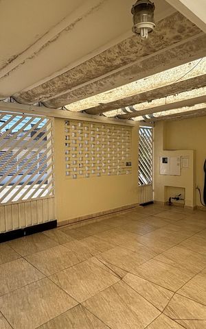 Casa à venda com 195m², 2 quartos e 2 vagas Casa à venda com 195m², 2 quartos e 2 vagasGaragem