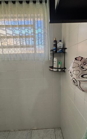 Casa à venda com 195m², 2 quartos e 2 vagas Casa à venda com 195m², 2 quartos e 2 vagasBanheiro