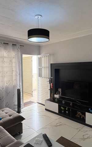 Casa à venda com 195m², 2 quartos e 2 vagas Casa à venda com 195m², 2 quartos e 2 vagasSala