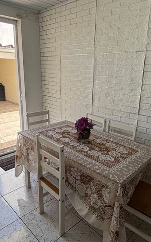 Casa à venda com 195m², 2 quartos e 2 vagas Casa à venda com 195m², 2 quartos e 2 vagasSala de Jantar