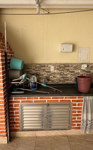Casa à venda com 195m², 2 quartos e 2 vagas Casa à venda com 195m², 2 quartos e 2 vagasQuintal