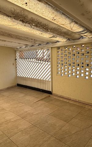 Casa à venda com 195m², 2 quartos e 2 vagas Casa à venda com 195m², 2 quartos e 2 vagasGaragem