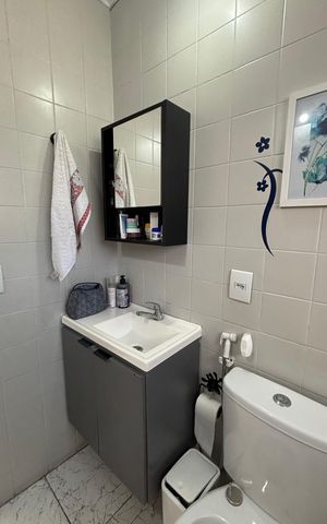 Casa à venda com 195m², 2 quartos e 2 vagas Casa à venda com 195m², 2 quartos e 2 vagasBanheiro