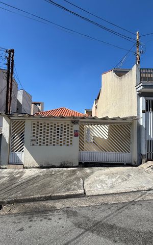 Casa à venda com 195m², 2 quartos e 2 vagas Casa à venda com 195m², 2 quartos e 2 vagasFachada