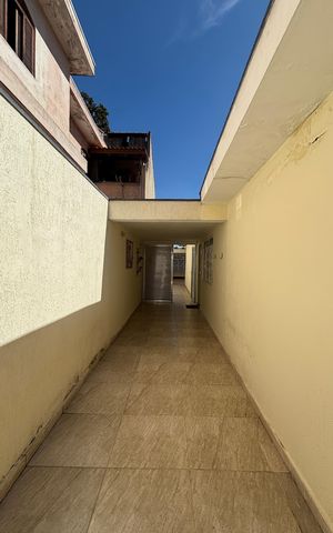 Casa à venda com 195m², 2 quartos e 2 vagas Casa à venda com 195m², 2 quartos e 2 vagasCorredor - Quintal