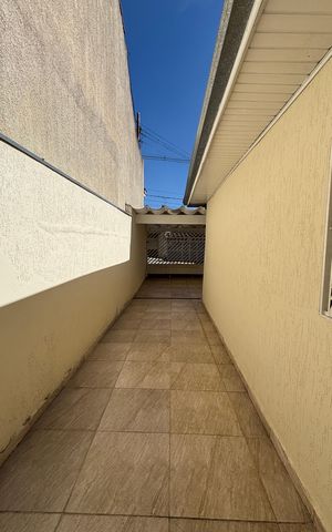 Casa à venda com 195m², 2 quartos e 2 vagas Casa à venda com 195m², 2 quartos e 2 vagasCorredor - Quintal