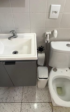 Casa à venda com 195m², 2 quartos e 2 vagas Casa à venda com 195m², 2 quartos e 2 vagasBanheiro