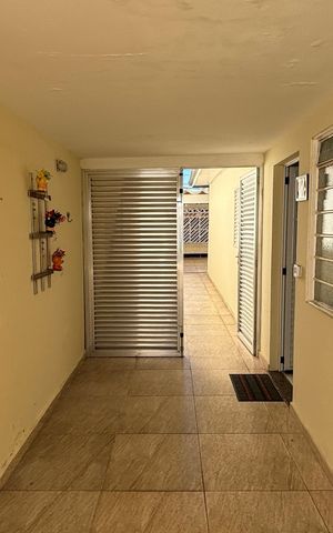 Casa à venda com 195m², 2 quartos e 2 vagas Casa à venda com 195m², 2 quartos e 2 vagasCorredor - Quintal