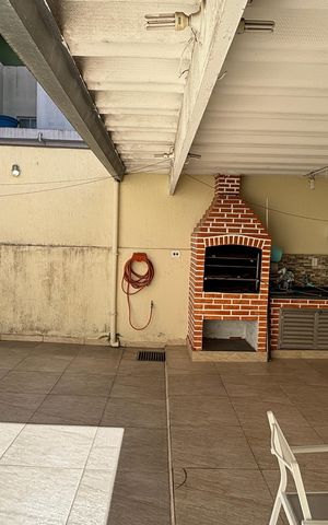 Casa à venda com 195m², 2 quartos e 2 vagas Casa à venda com 195m², 2 quartos e 2 vagasQuintal
