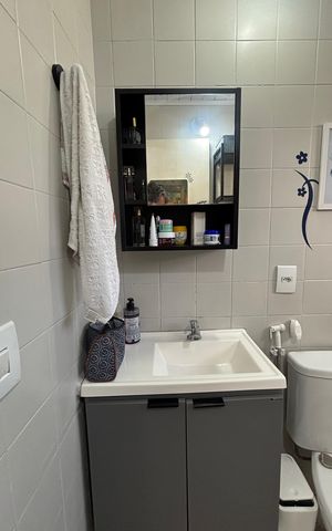 Casa à venda com 195m², 2 quartos e 2 vagas Casa à venda com 195m², 2 quartos e 2 vagasBanheiro