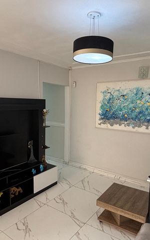 Casa à venda com 195m², 2 quartos e 2 vagas Casa à venda com 195m², 2 quartos e 2 vagasSala