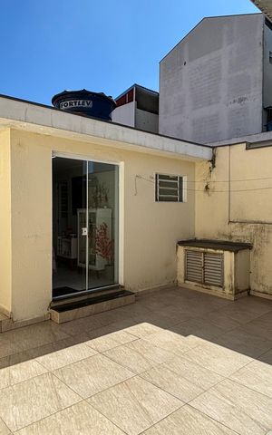 Casa à venda com 195m², 2 quartos e 2 vagas Casa à venda com 195m², 2 quartos e 2 vagasQuintal