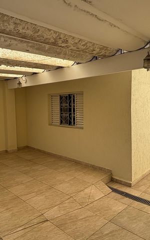 Casa à venda com 195m², 2 quartos e 2 vagas Casa à venda com 195m², 2 quartos e 2 vagasGaragem