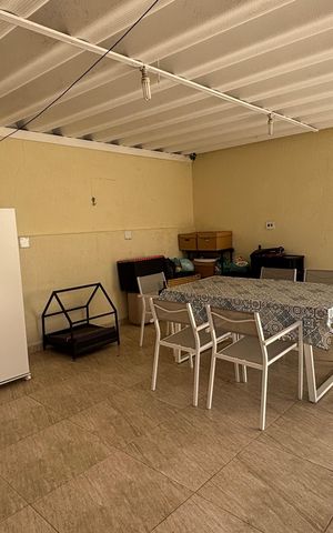 Casa à venda com 195m², 2 quartos e 2 vagas Casa à venda com 195m², 2 quartos e 2 vagasQuintal