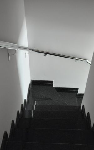 Casa à venda com 120m², 3 quartos e 2 vagasEscada