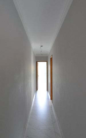 Casa à venda com 120m², 3 quartos e 2 vagasCorredor - Quartos